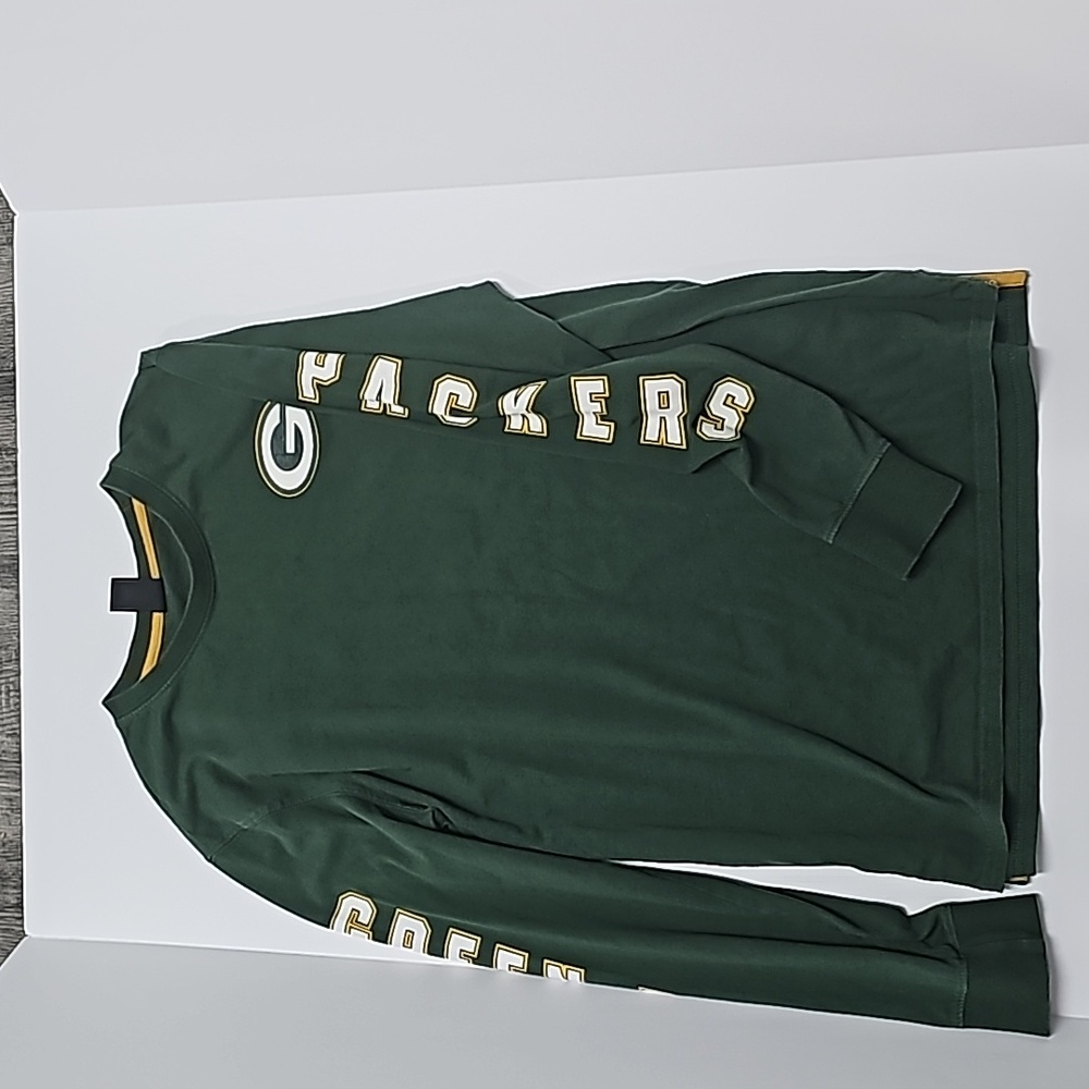 GREEN BAY PACKERS  LONG SLEEVE T-SHIRT Size M Preownee